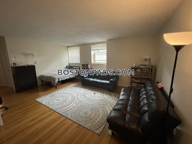 Boston - $2,600 /mo