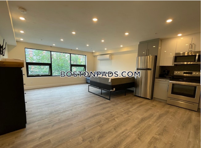 Boston - $2,900 /mo