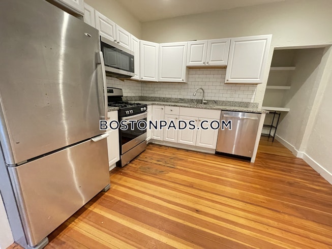 Boston - $2,800 /mo