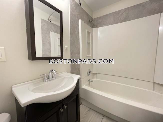 Boston - $2,800 /mo