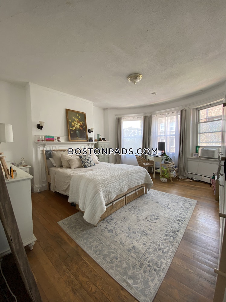 Strathmore Rd., Boston