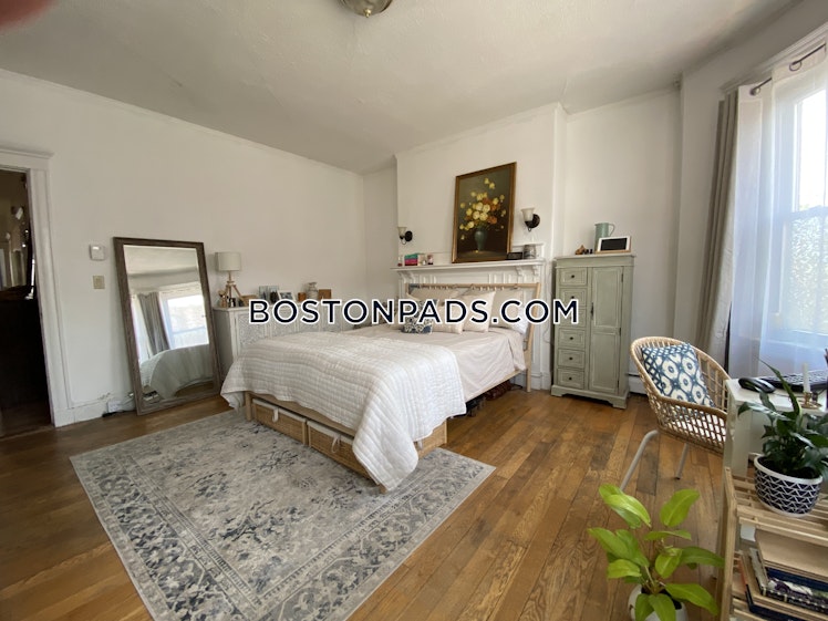 Strathmore Rd., Boston