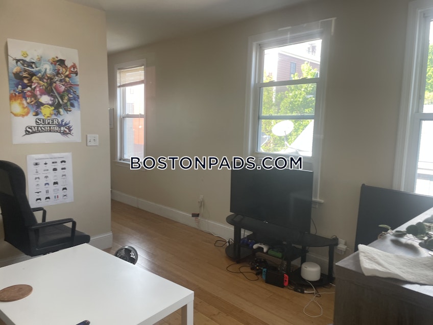 Boston - $4,400 /month