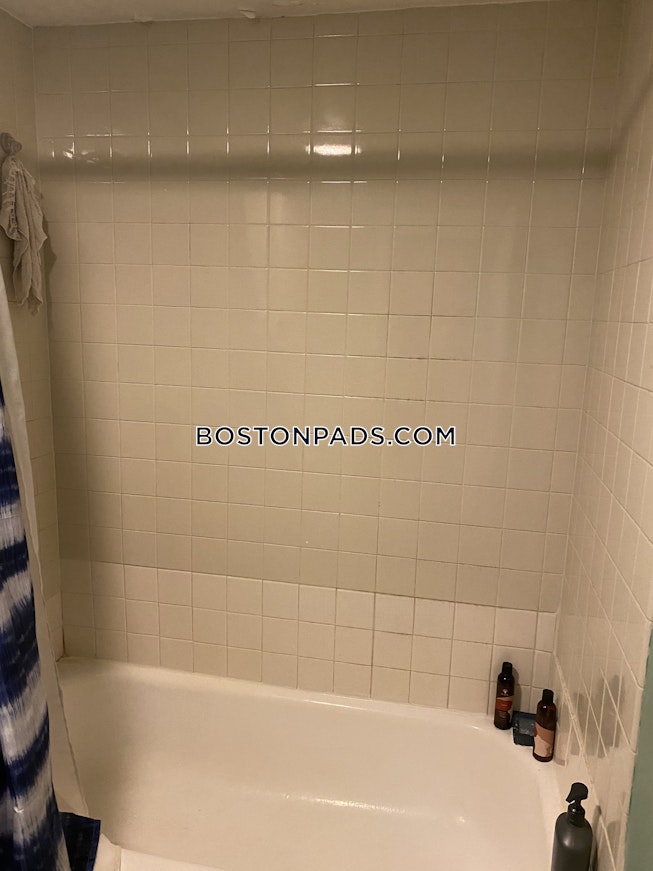 Boston - $2,200 /mo