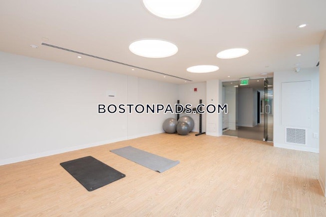 Boston - $2,950 /mo