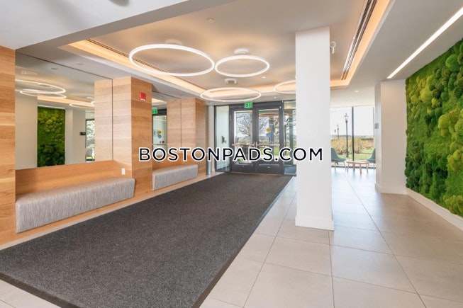 Boston - $2,950 /mo