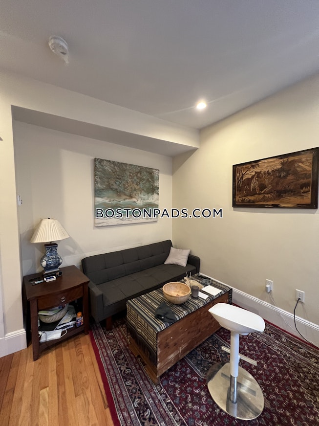 Boston - $3,245 /mo