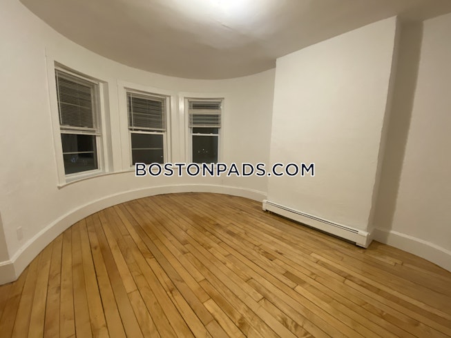 Boston - $3,200 /mo