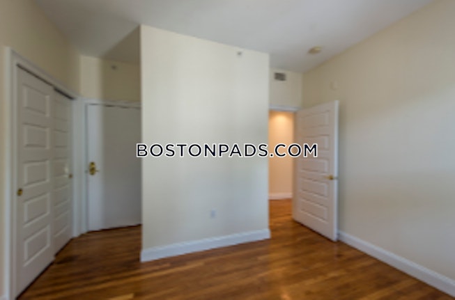 Boston - $4,200 /mo