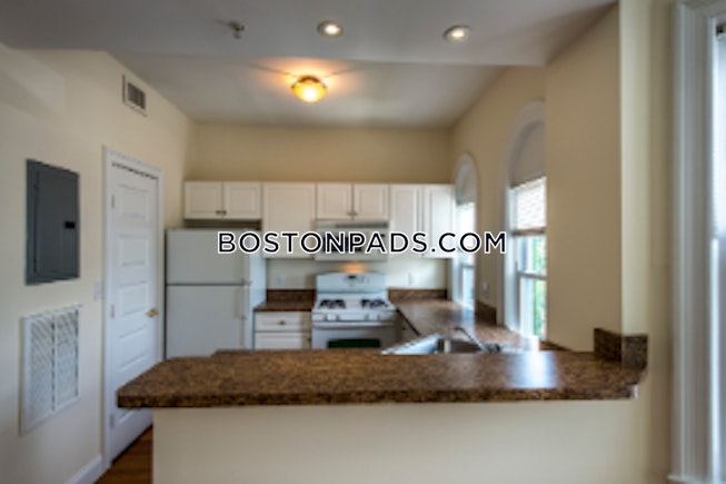 Boston - $3,700 /mo