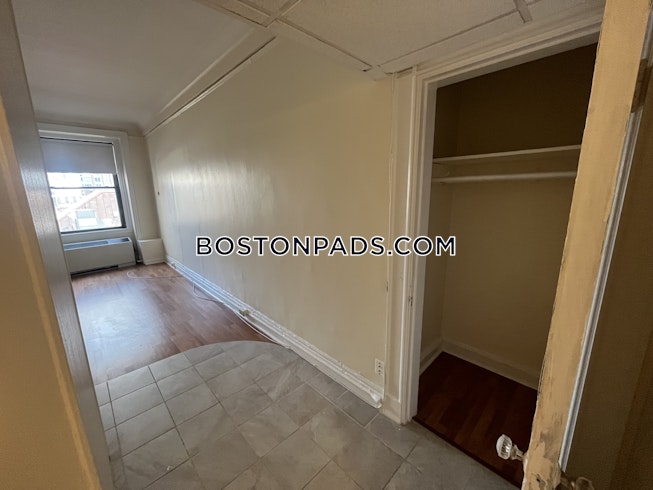 Boston - $2,400 /mo