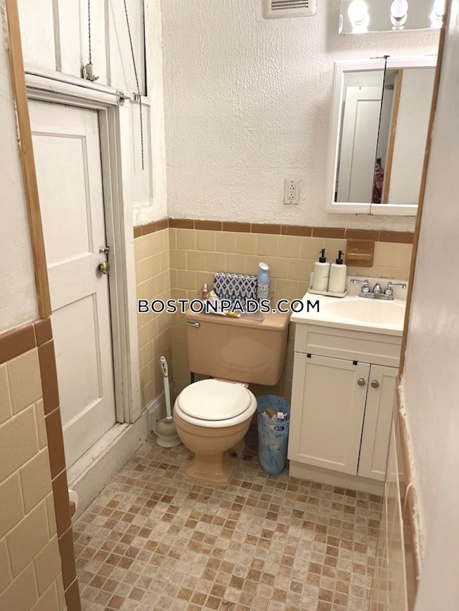 Boston - $2,800 /mo