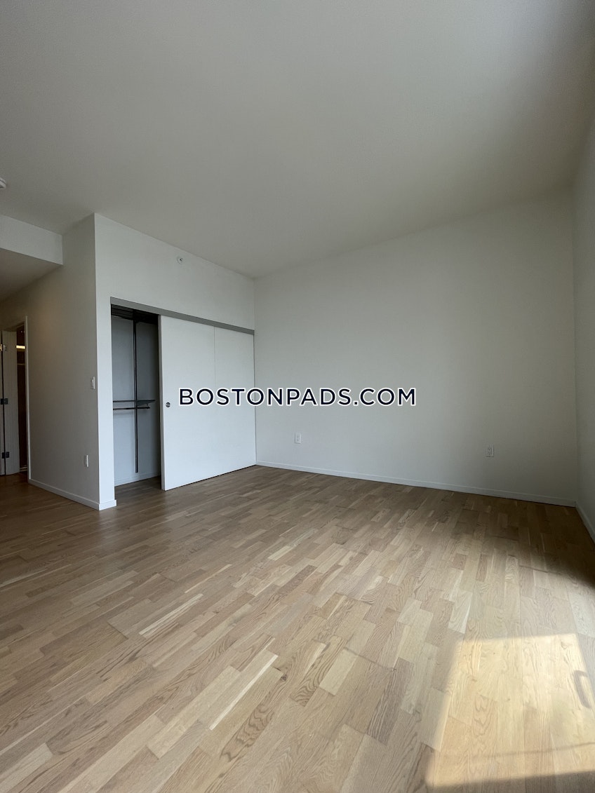 Boston - $4,940 /month