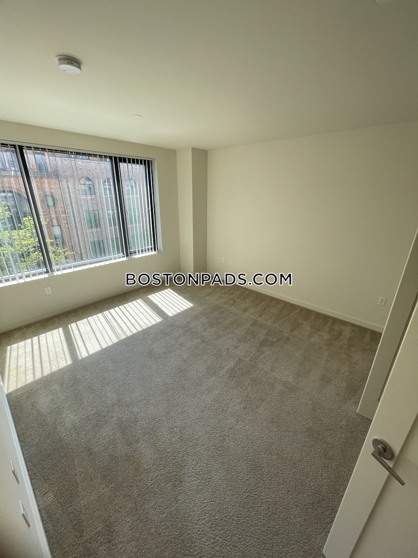 Boston - $3,330 /month