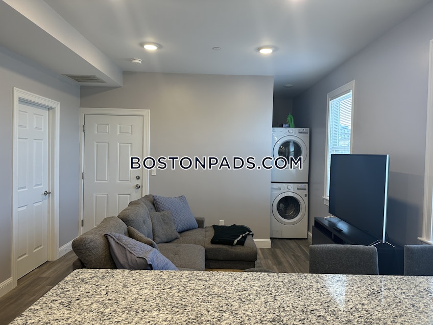 Boston - $6,600 /month