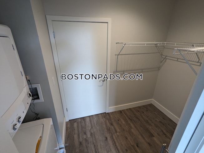 Boston - $4,958 /mo