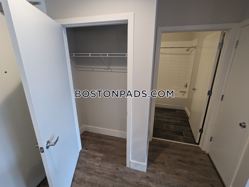 Boston - $4,958 /month