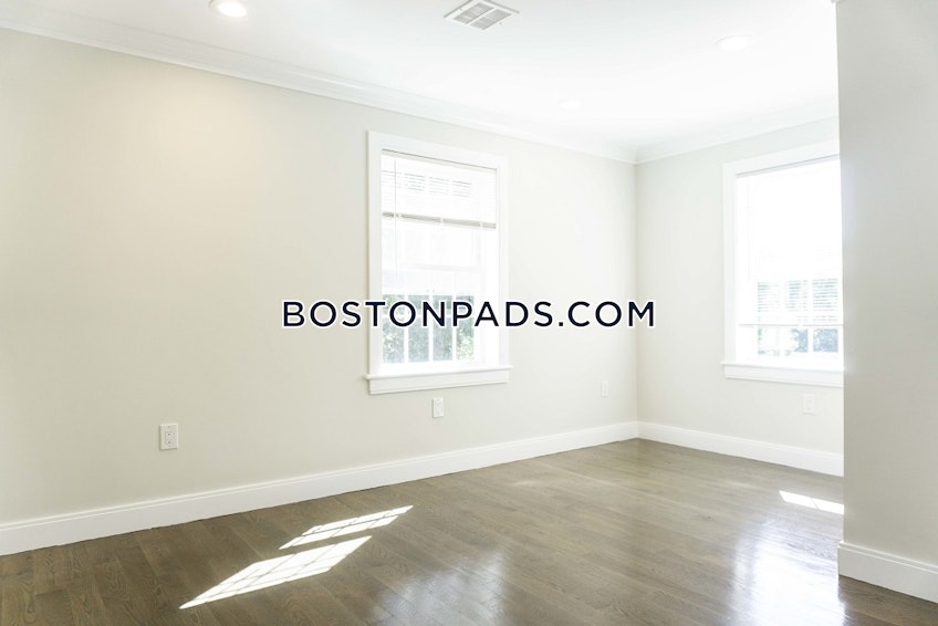 Boston - $4,395 /month