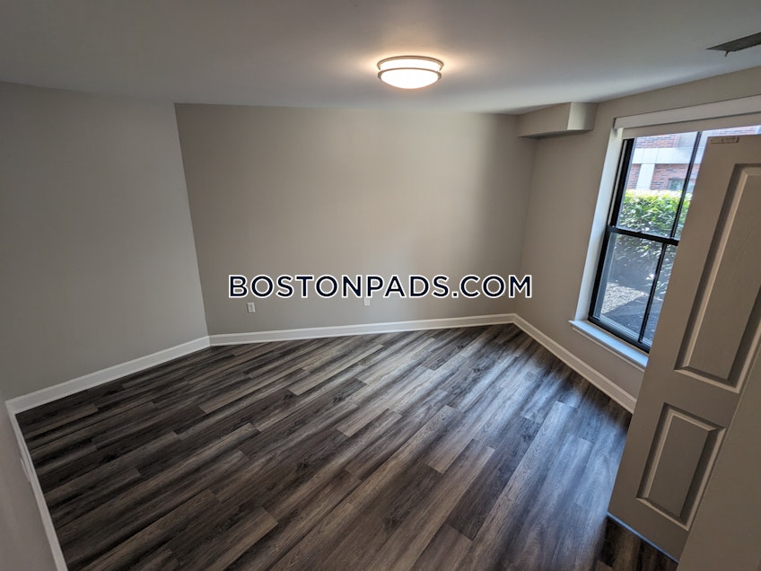 Boston - $5,737 /month
