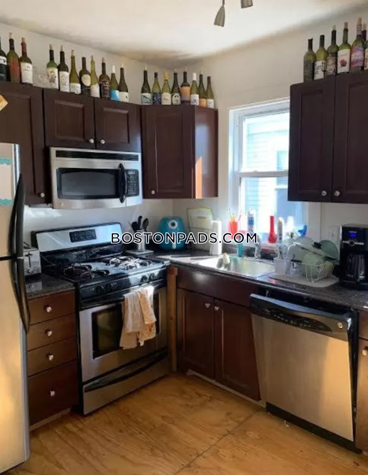 somerville-apartment-for-rent-4-bedrooms-2-baths-winter-hill-4900-4628772 