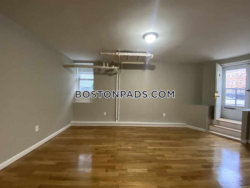 Boston - $3,418 /month