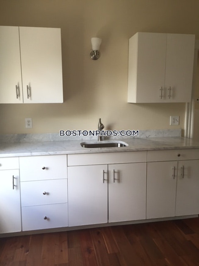 Boston - $3,600 /mo