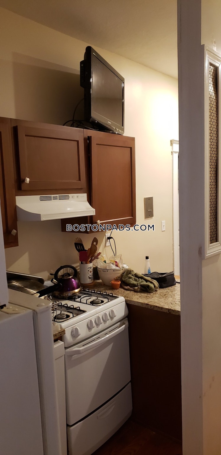 Commonwealth Ave., Boston