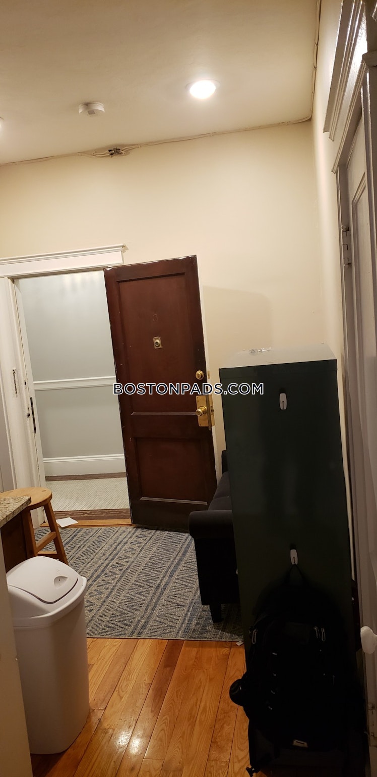 Commonwealth Ave., Boston