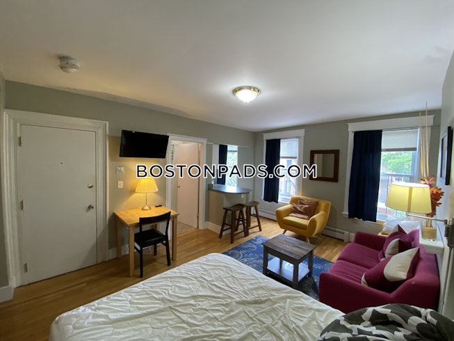 Boston - $1,900 /mo