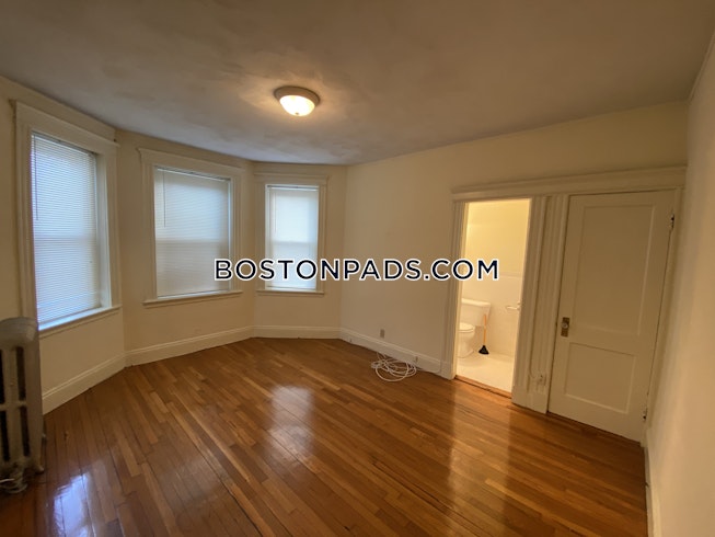 Boston - $2,025 /mo