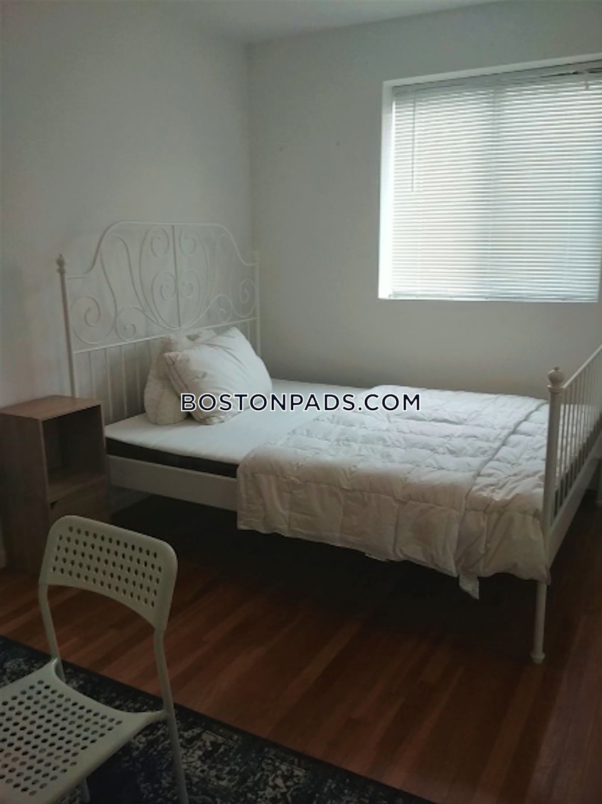 Boston - $2,704 /month