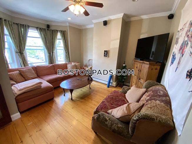 Boston - $5,200 /mo