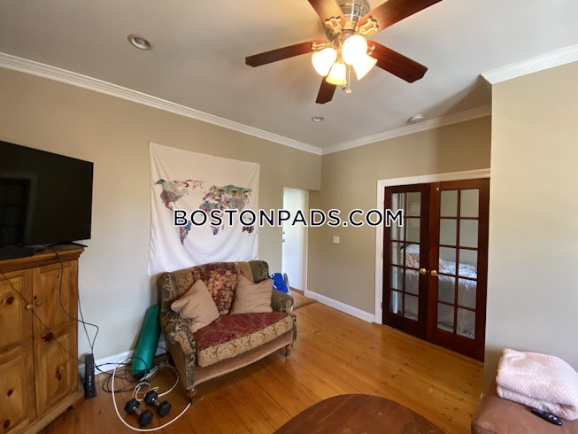 Boston - $5,200 /mo