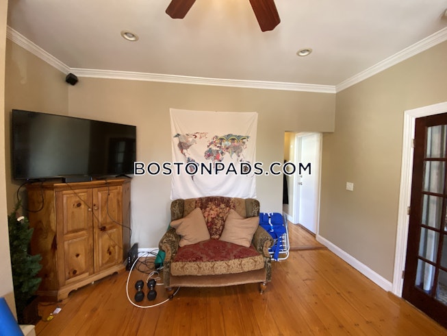 Boston - $5,200 /mo