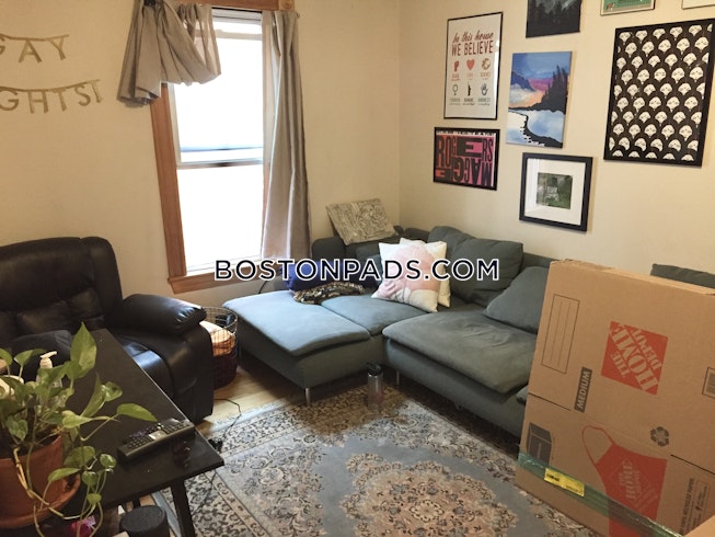 Boston - $3,300 /mo