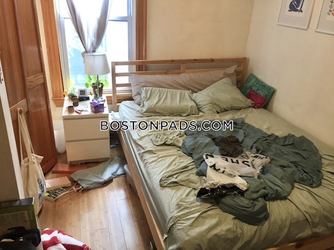 Boston - $2,400 /mo