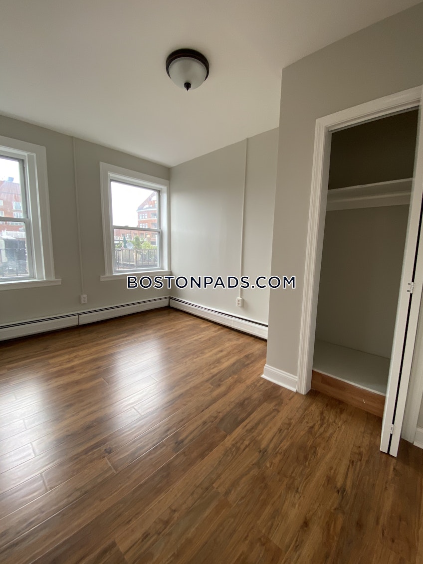 Boston - $4,005 /month