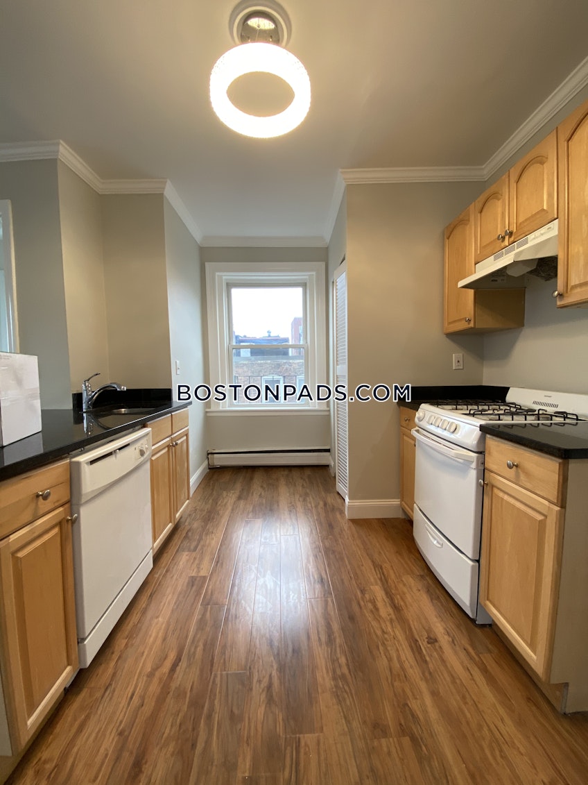 Boston - $4,005 /month