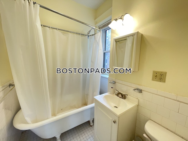 Boston - $2,100 /mo