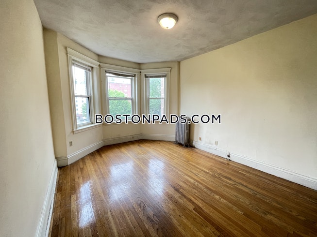 Boston - $2,100 /mo