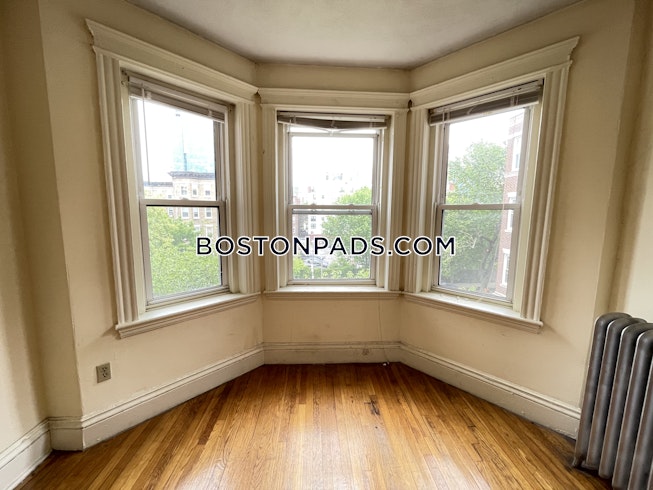 Boston - $2,100 /mo