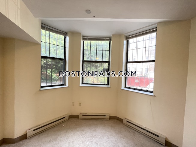 Boston - $2,450 /mo