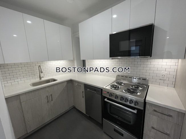 Boston - $2,700 /mo