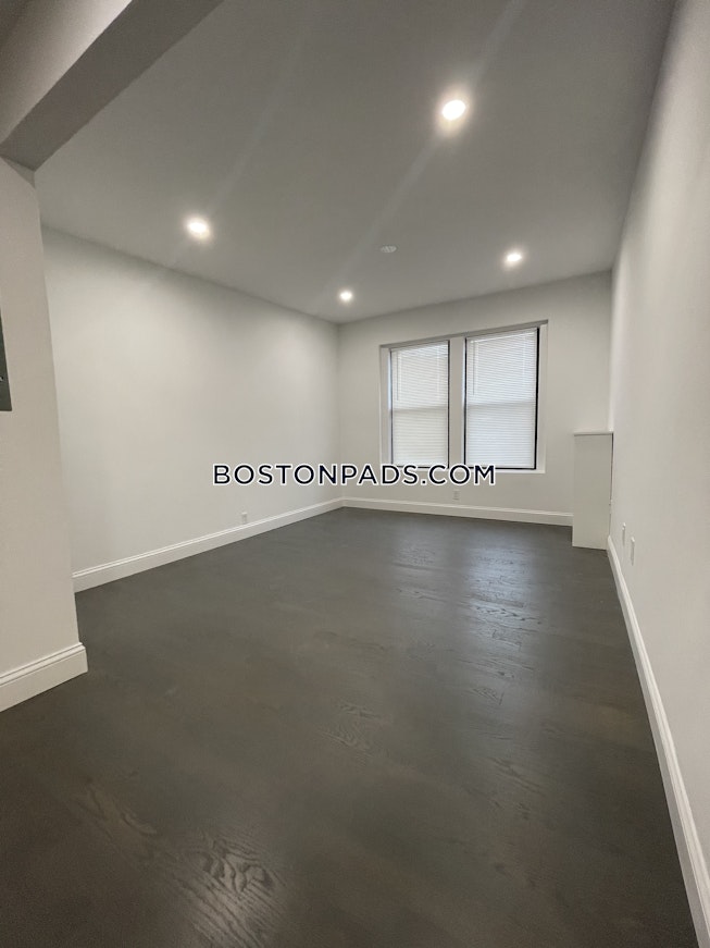 Boston - $2,700 /mo