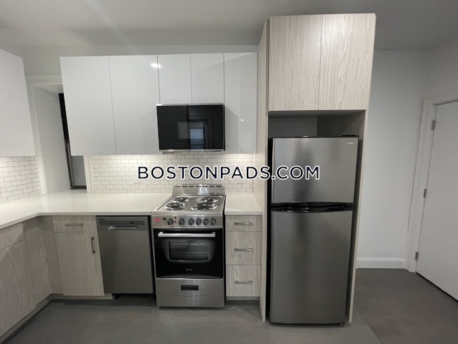 Boston - $2,700 /mo