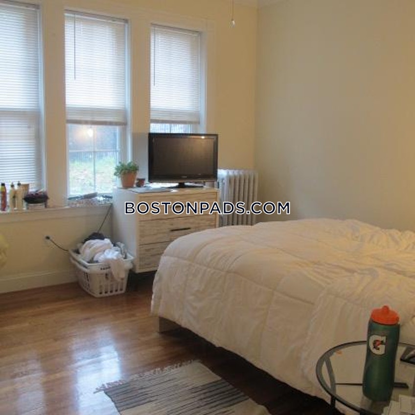 Boston - $2,995 /month