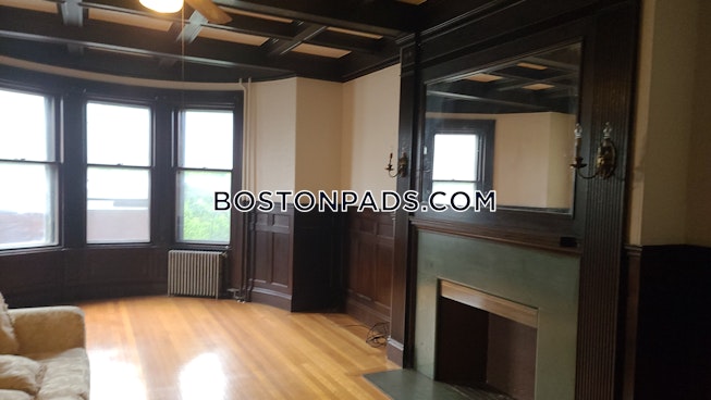 Boston - $2,500 /mo