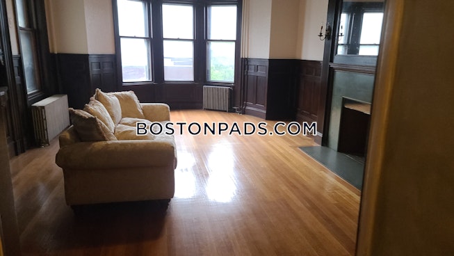 Boston - $2,500 /mo