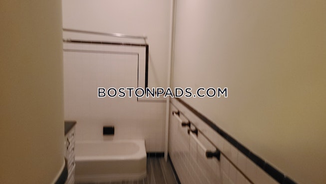 Boston - $2,500 /mo