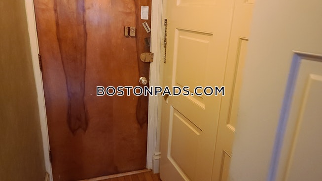 Boston - $2,500 /mo